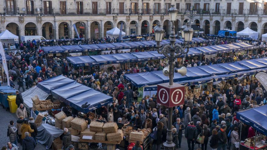 En imágenes: Mercado de Navidad en la Plaza Nueva