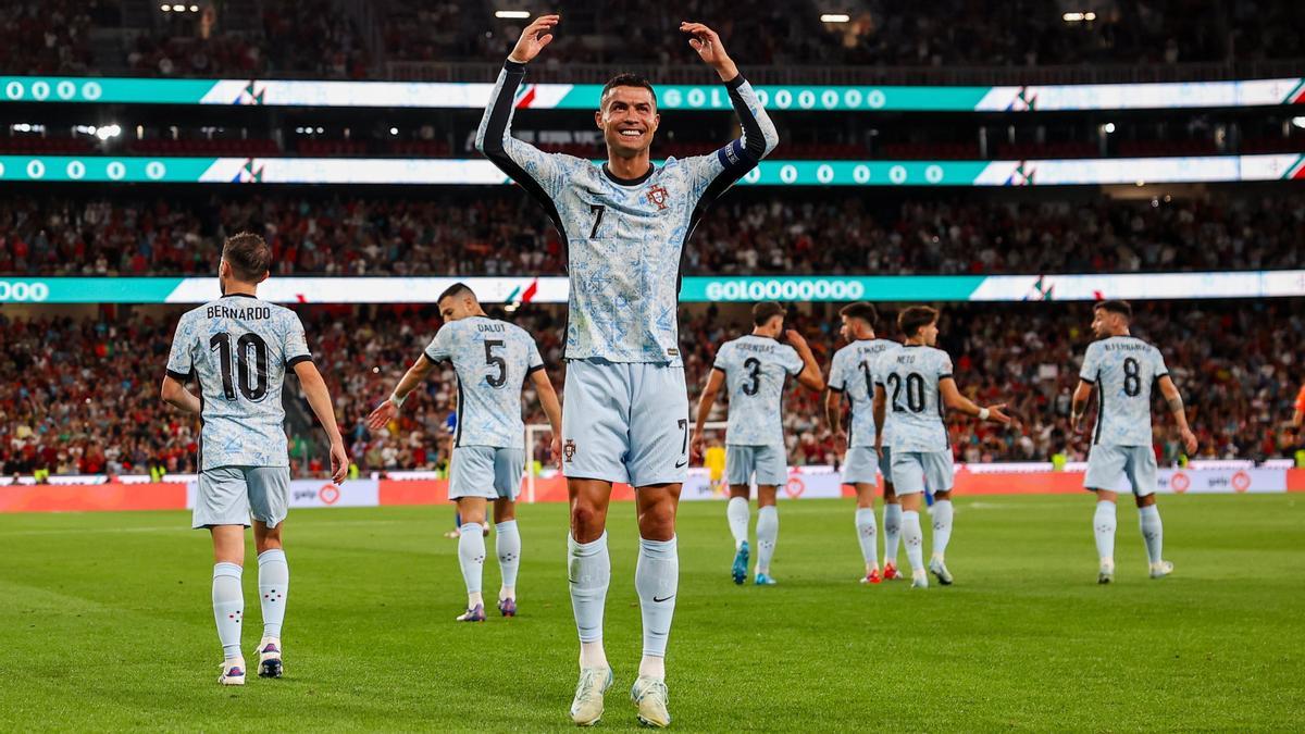 Cristiano Ronaldo celebra su gol, el 900 de su carrera.