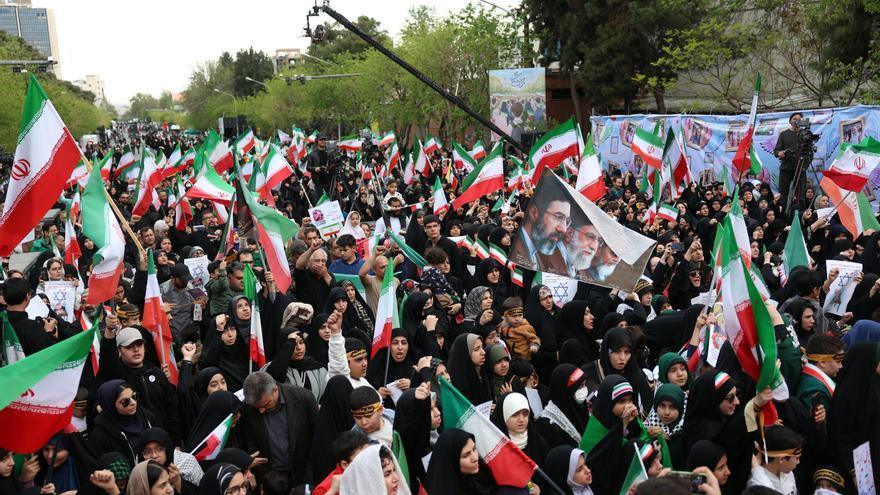 Irán se moviliza ante la mayor amenaza de Trump: miles de personas forman cadenas humanas en centrales y puentes