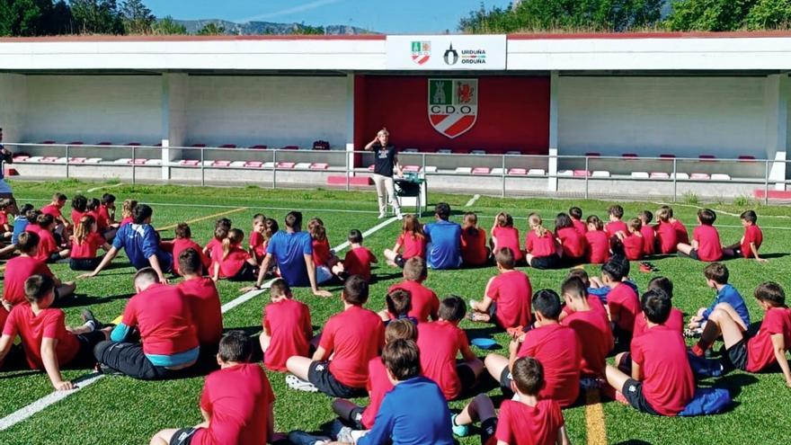 Goles contra el cáncer infantil en el campo de fútbol de Orduña
