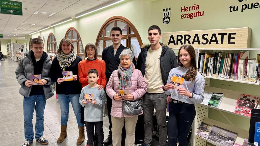 Juanita, la de la gasolinera, y el 'Saguzar' de Elma, protagonistas del concurso de la biblioteca