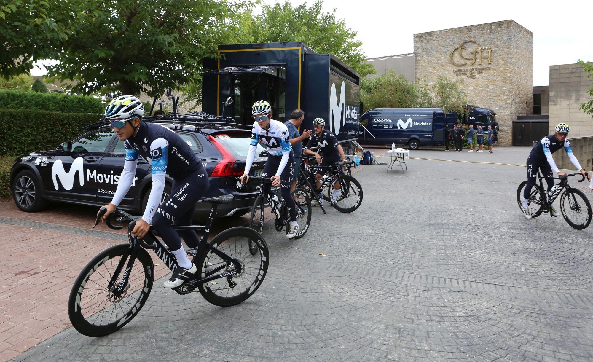 Movistar Team sale a rodar por la Comarca de Pamplona en la jornada de descanso de La Vuelta