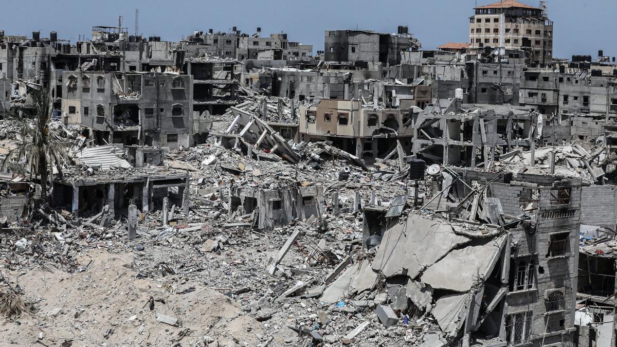 Destrucción absoluta en Jan Yunis tras bombardeos israelíes. Destrucción absoluta en Jan Yunis tras bombardeos israelíes.