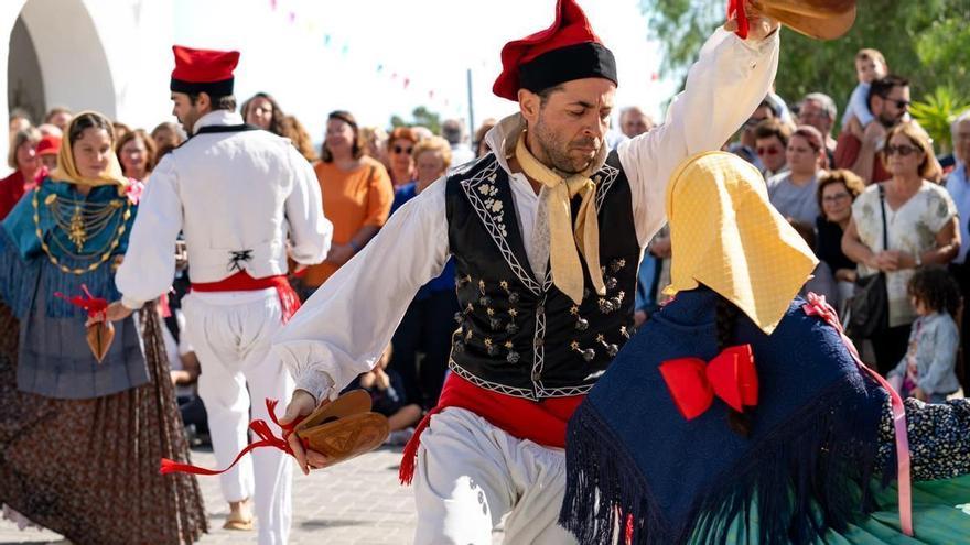 Ibiza, la isla que invita a descubrirla sin prisa