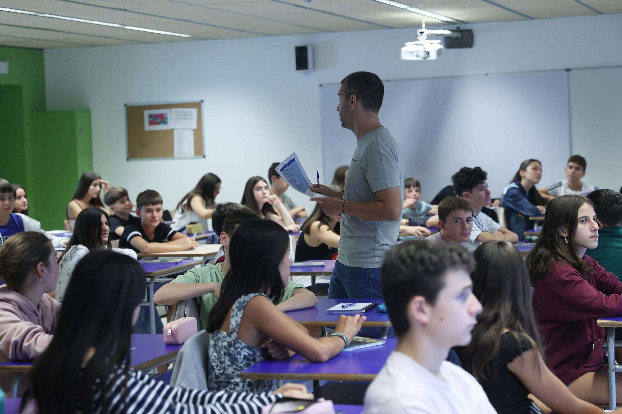 Inicio de curso de secundaria en la ikastola San Fermín en Zizur