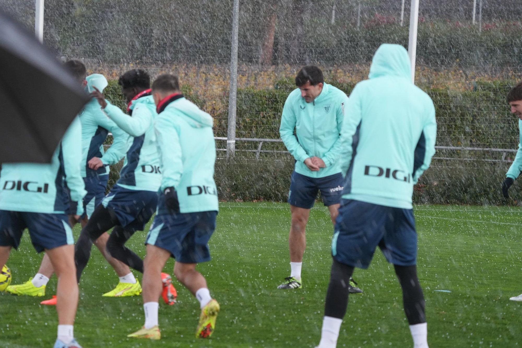 En imágenes: el Athletic entrena con todos sus efectivos disponibles