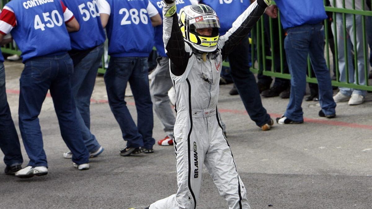 Button tras proclamarse campeón del mundo de Fórmula Uno tras el Gran Premio de Brasil. Button tras proclamarse campeón del mundo de Fórmula Uno tras el Gran Premio de Brasil.