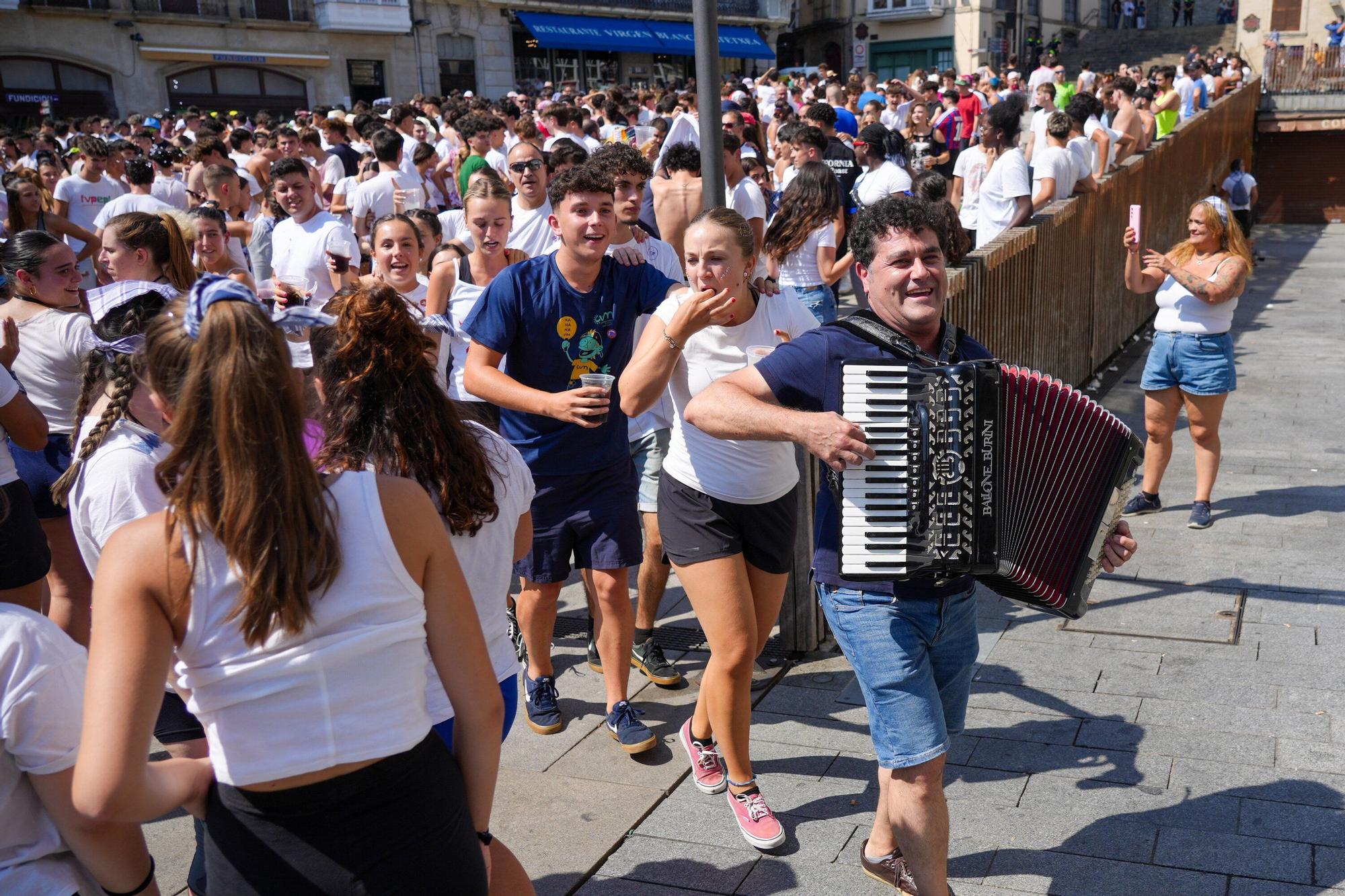 En imágenes: Así ha sido la bajada de Celedón en 2025