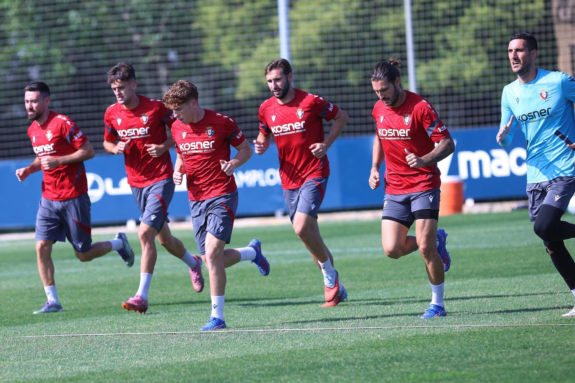 Osasuna se entrena en Tajonar tras la victoria ante el Valencia