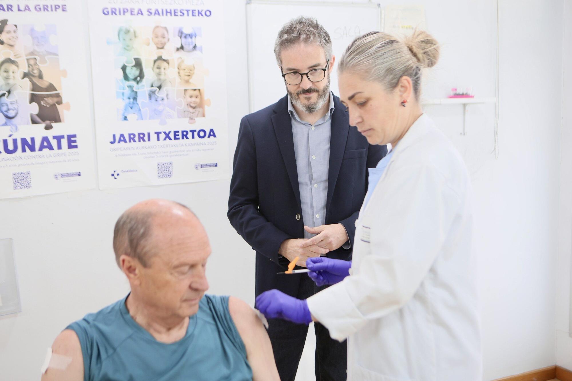 En imágenes: Arranca con novedades la campaña de la gripe en Álava