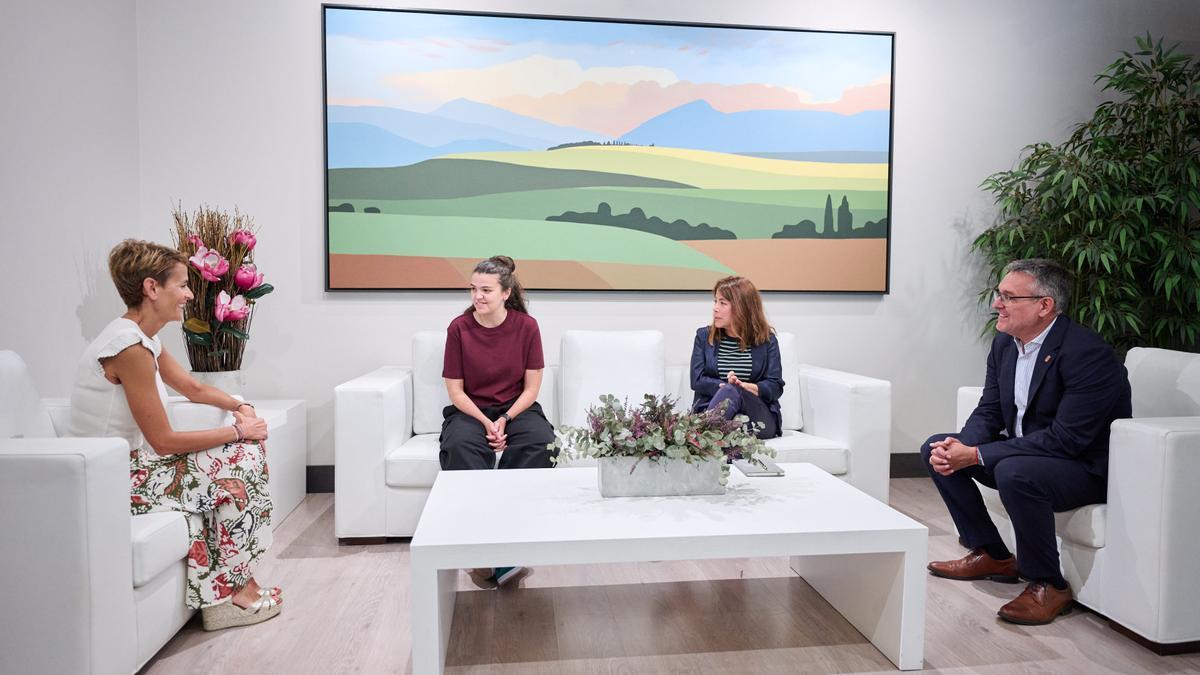 De izqda. a dcha.: María Chivite, June Zambrano,  Izaskun Azcona, Juan Luis García.