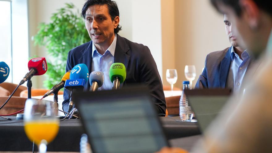 Fernández: "Mientras Josean quiera que esté en el Alavés, yo le acompañaré en la aventura"