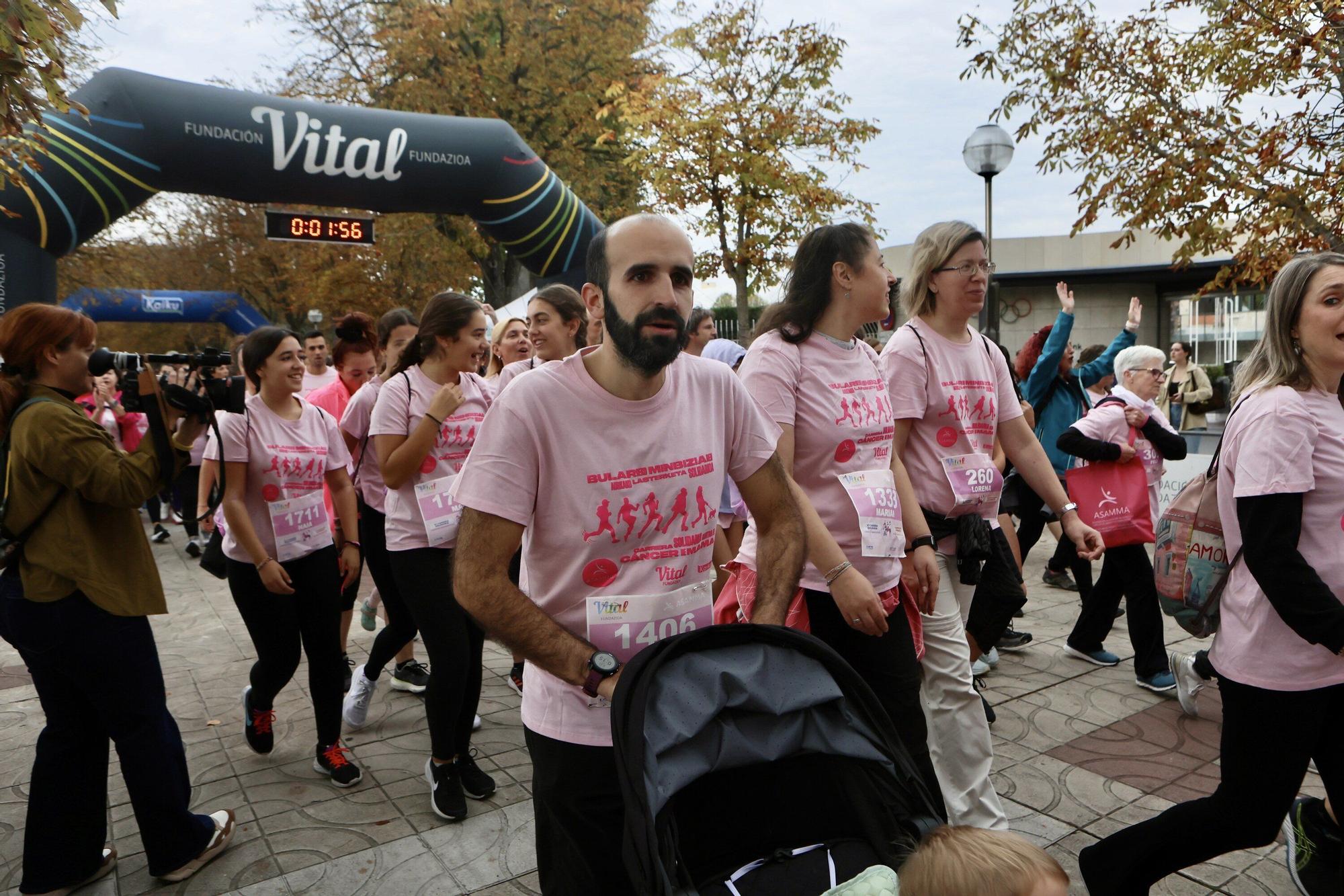 En imágenes: Vitoria se vuelca con la VI Carrera Solidaria contra el Cáncer de Mama