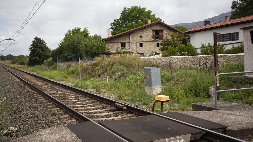 La Diputación seguirá trabajando por la desaparición de todos los pasos a nivel de Álava