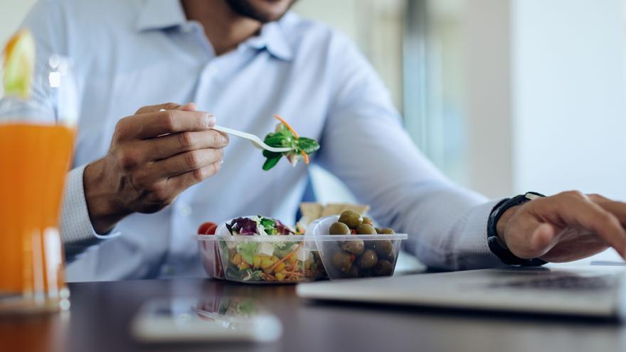 Tres ideas de menús para preparar un táper perfecto si comes en el trabajo