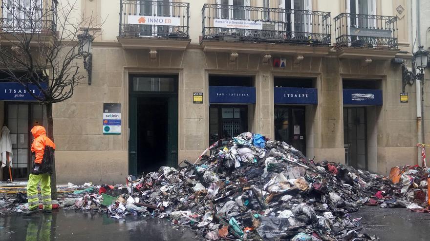 Eguzki denuncia la falta de una hoja de ruta que mejore la recogida de basuras en Donostia