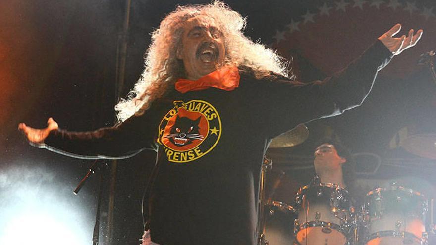 Yosi, durante un concierto en Sanfermines de 2010 en la Plaza de los Fueros.