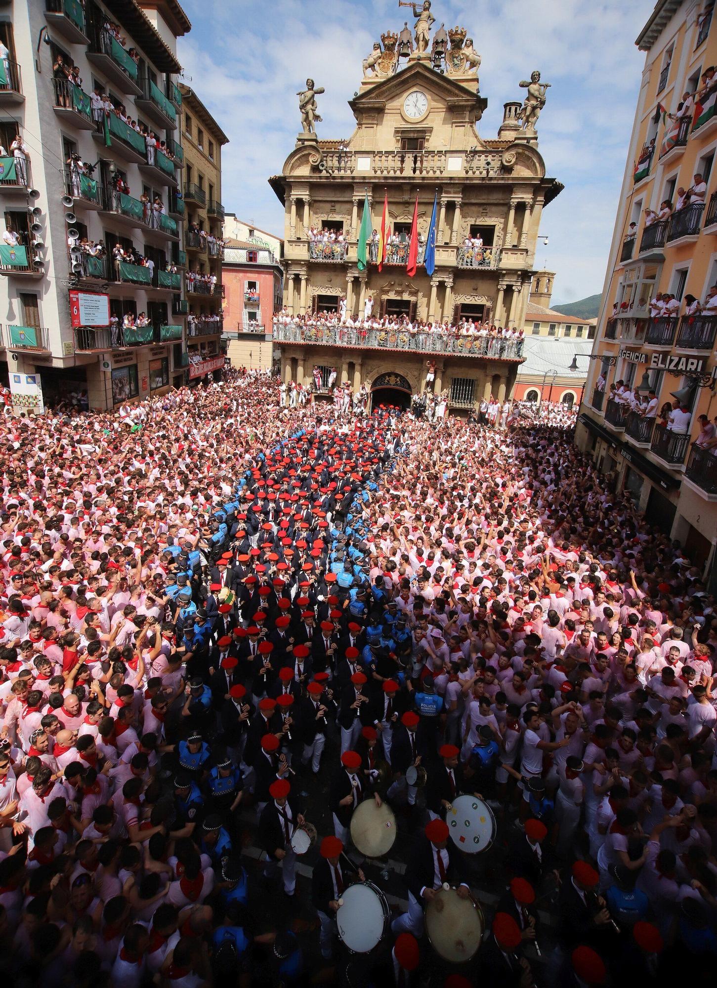 Fotos del  Chupinazo de San Fermín 2025 en Pamplona: ¡La fiesta más internacional se enciende con un grito solidario por Palestina!