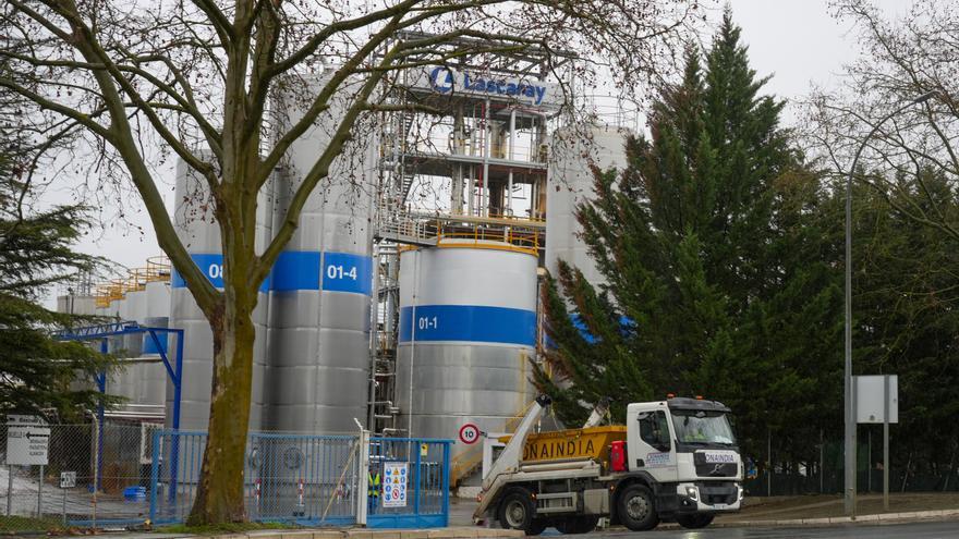 Comienzan los trabajos de limpieza en la antigua parcela de Lascaray LEA