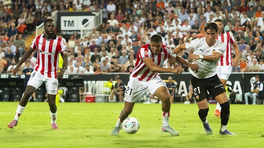 Athletic: se busca delantero centro