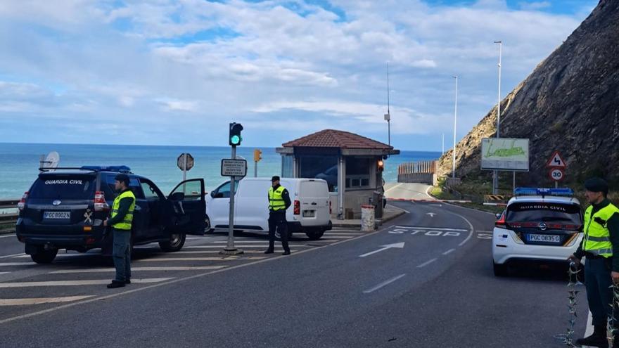 Pillan a un camionero conduciendo sin carné en Bizkaia