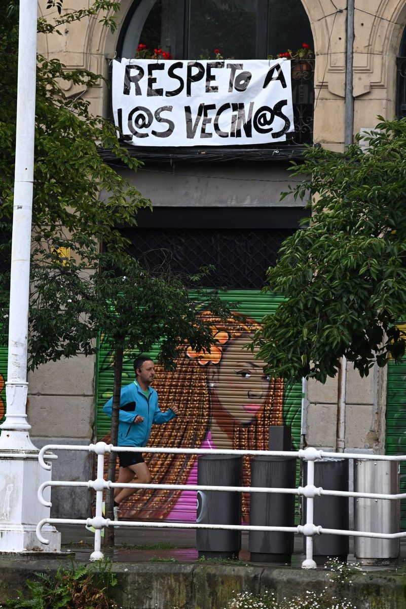Vecinos de Marzana reivindican su derecho a descansar frente al ruido de terrazas y bares