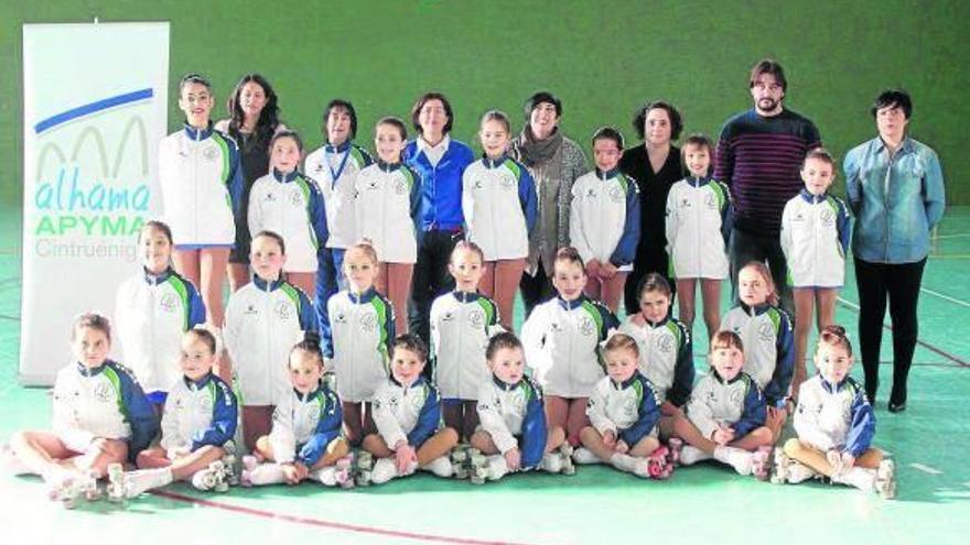 Niñas que integran la Escuela de Patinaje Artístico de Cintruénigo.