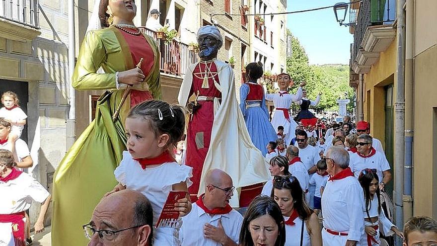 Y con los gigantes comenzaron las fiestas “de verdad” en Estella