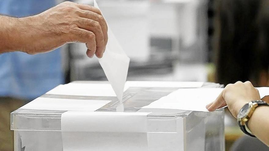 ¿Encontraría a alguien que le sustituyese en la mesa electoral?