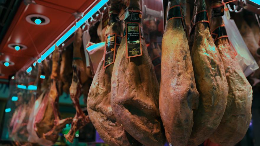 La cesta navideña se encarece un 5 %, con siete alimentos en máximos, según la OCU