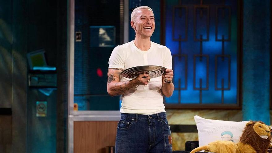 De dormir en un coche en Donostia a estrella de Netflix: Taz Skylar revoluciona en su visita a 'La Revuelta'