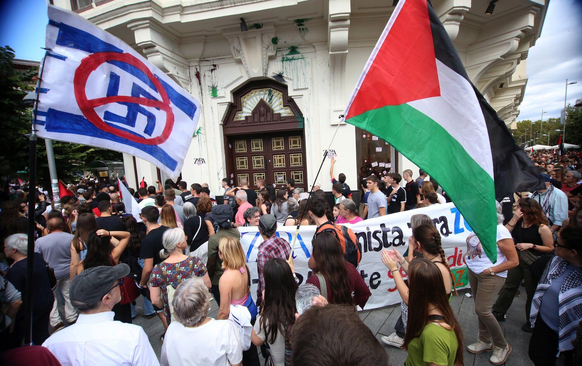 Fotos de la concentración en apoyo a Palestina en Pamplona este sábado