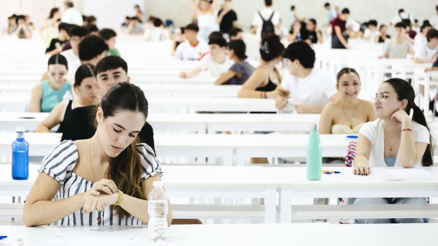 Una granadina logra la máxima nota de la PAU tras una revisión que corrigió un 2,5 por un 10
