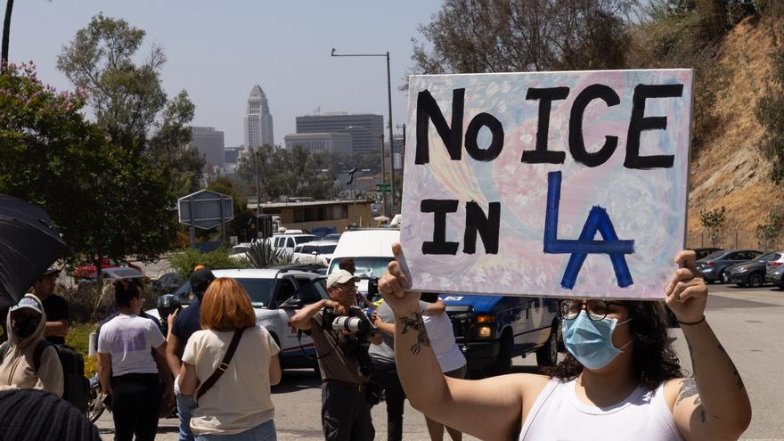 California introduce nuevas restricciones para frenar las tácticas de inmigración encubiertas de Trump