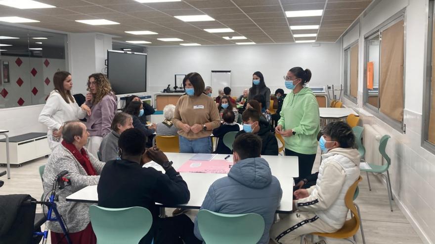 La poesía, nexo de unión entre generaciones en Peralta y Funes