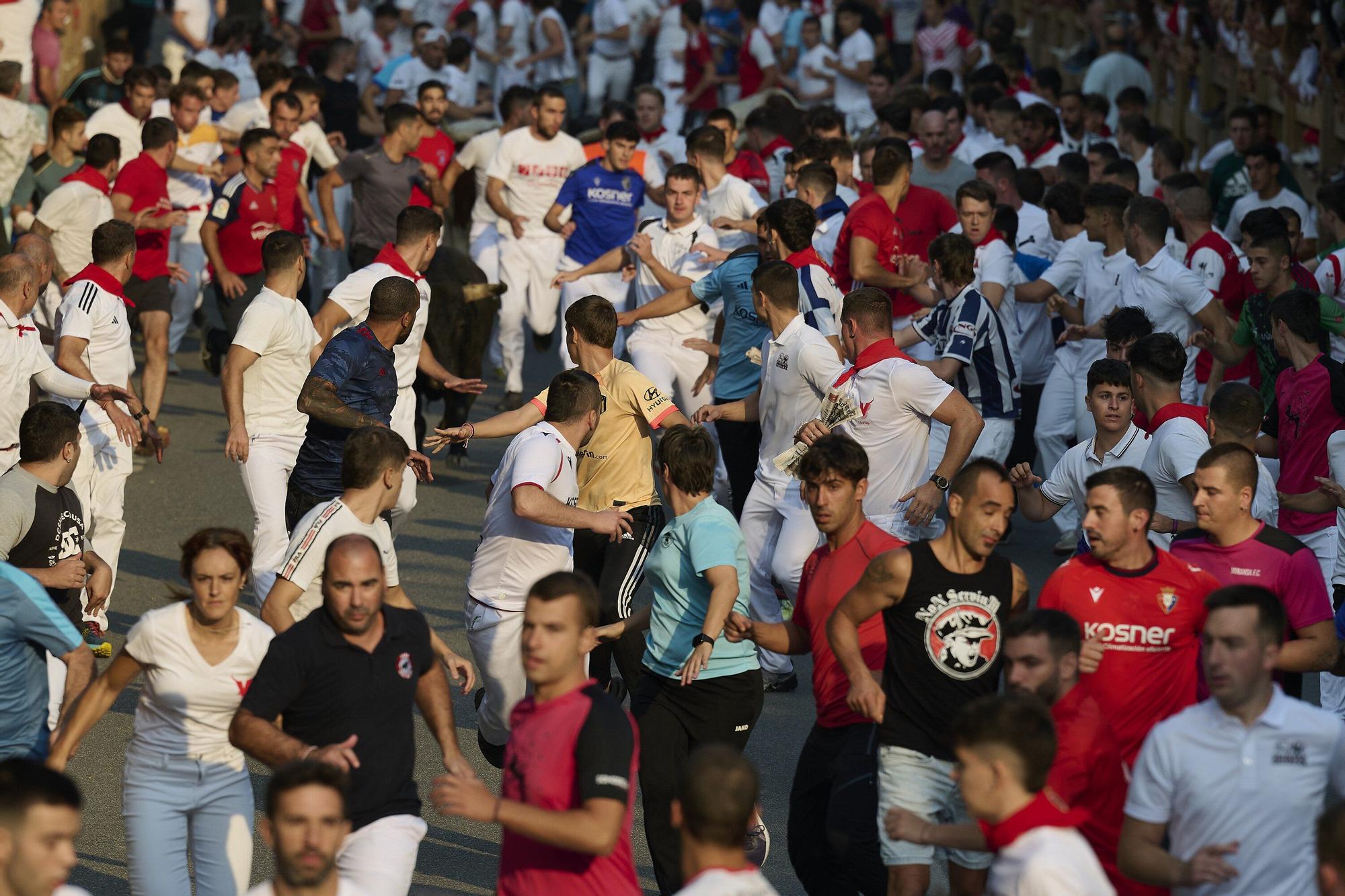 Fotos del segundo encierro de fiestas de Tafalla 2025