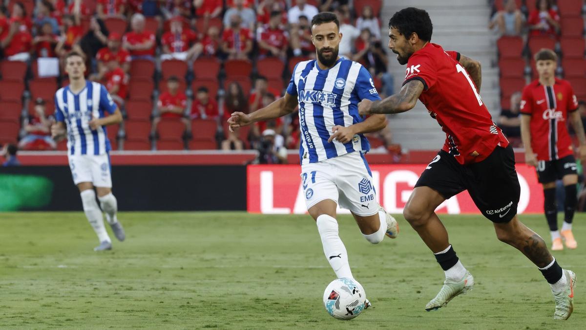 Abde presiona a Samu Costa en Son Moix.