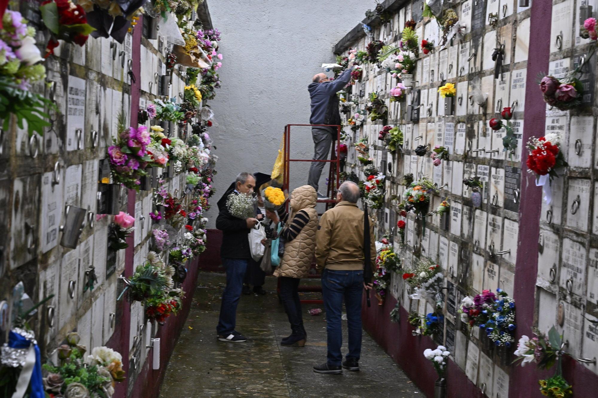 En imágenes: así se vive el día de Todos los Santos en el cementerio de Bilbao