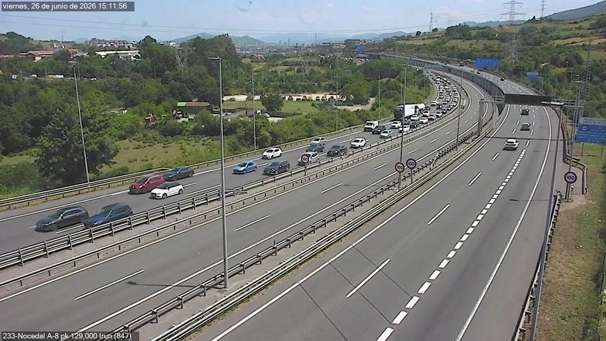 Retenciones kilométricas en la A-8 en dirección a Cantabria