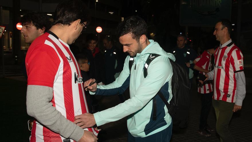 Lekue se hace un hueco en el lateral derecho