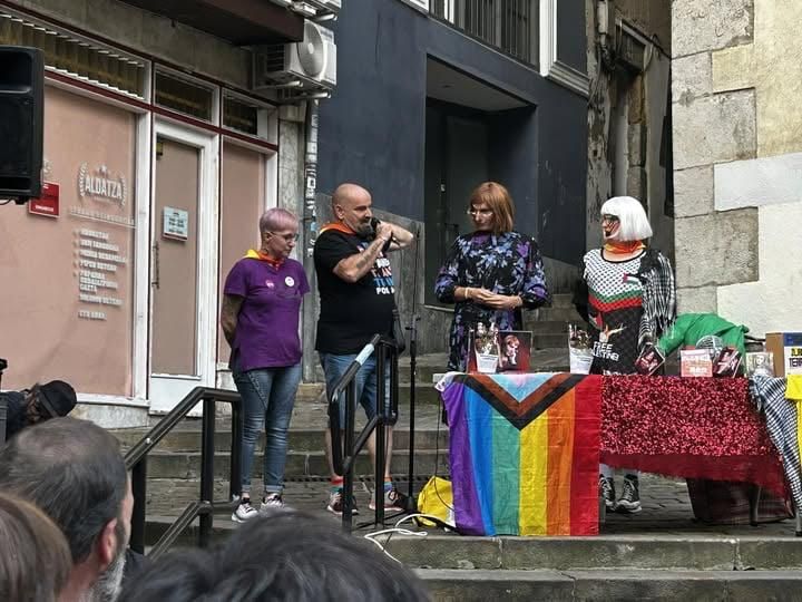 En imágenes: Ondarroa celebra el Día del Abrazo a la Diversidad