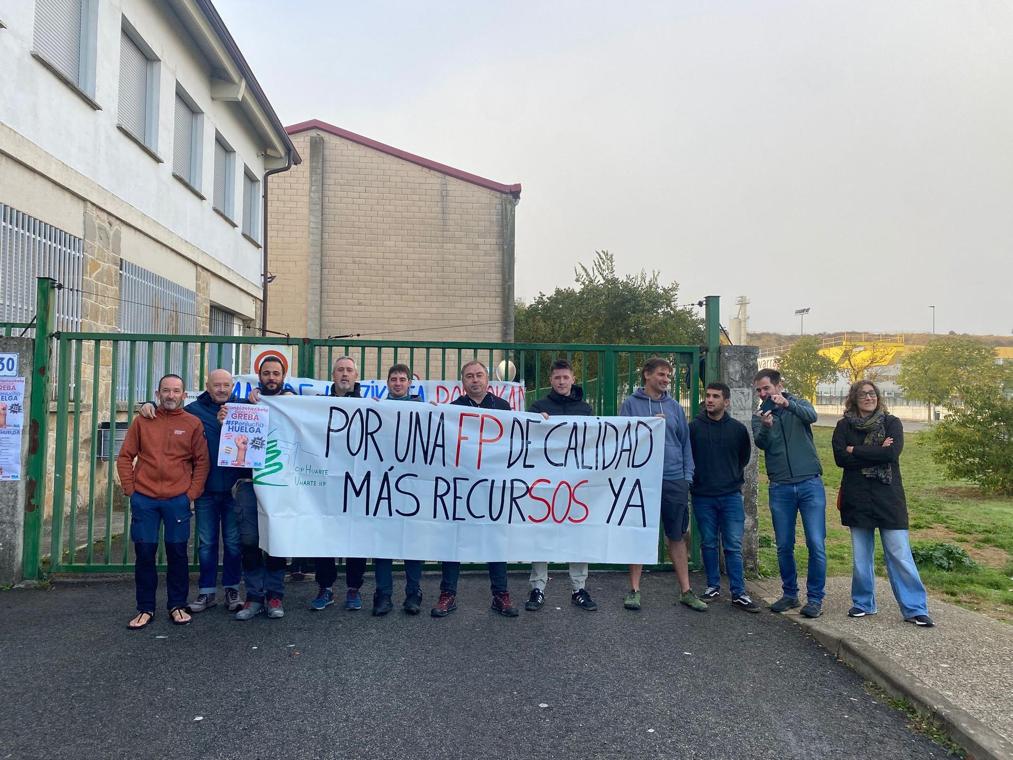 Fotos de la huelga de docentes de Formación Profesional (FP) en Navarra