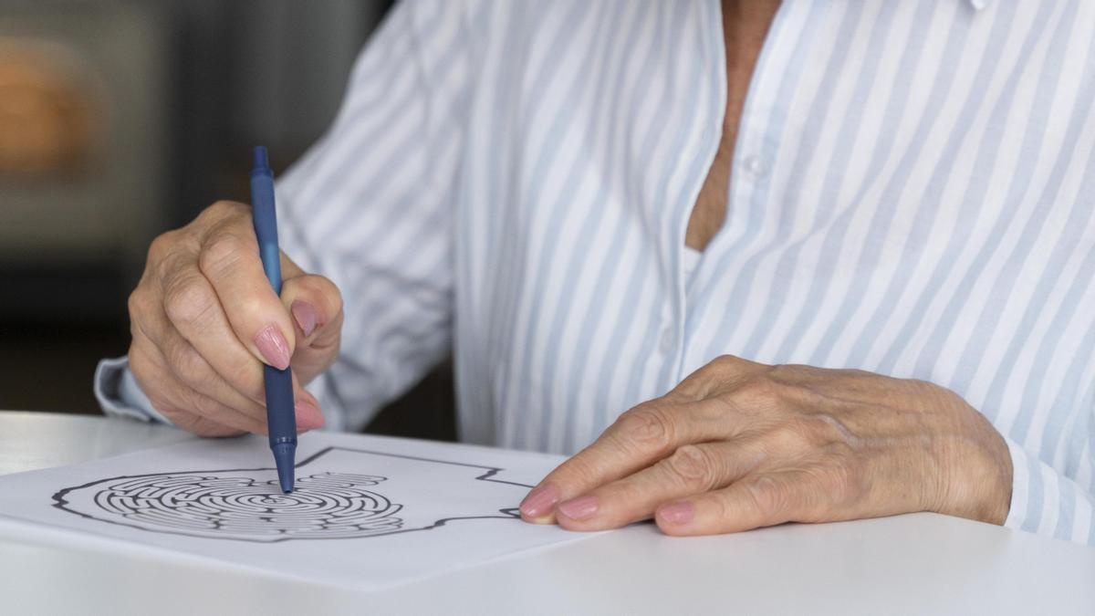 Las mujeres sufren más el alzhéimer que los hombres.
