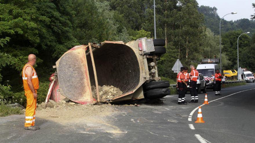 Fallece un camionero de 58 años en un accidente en Urduliz