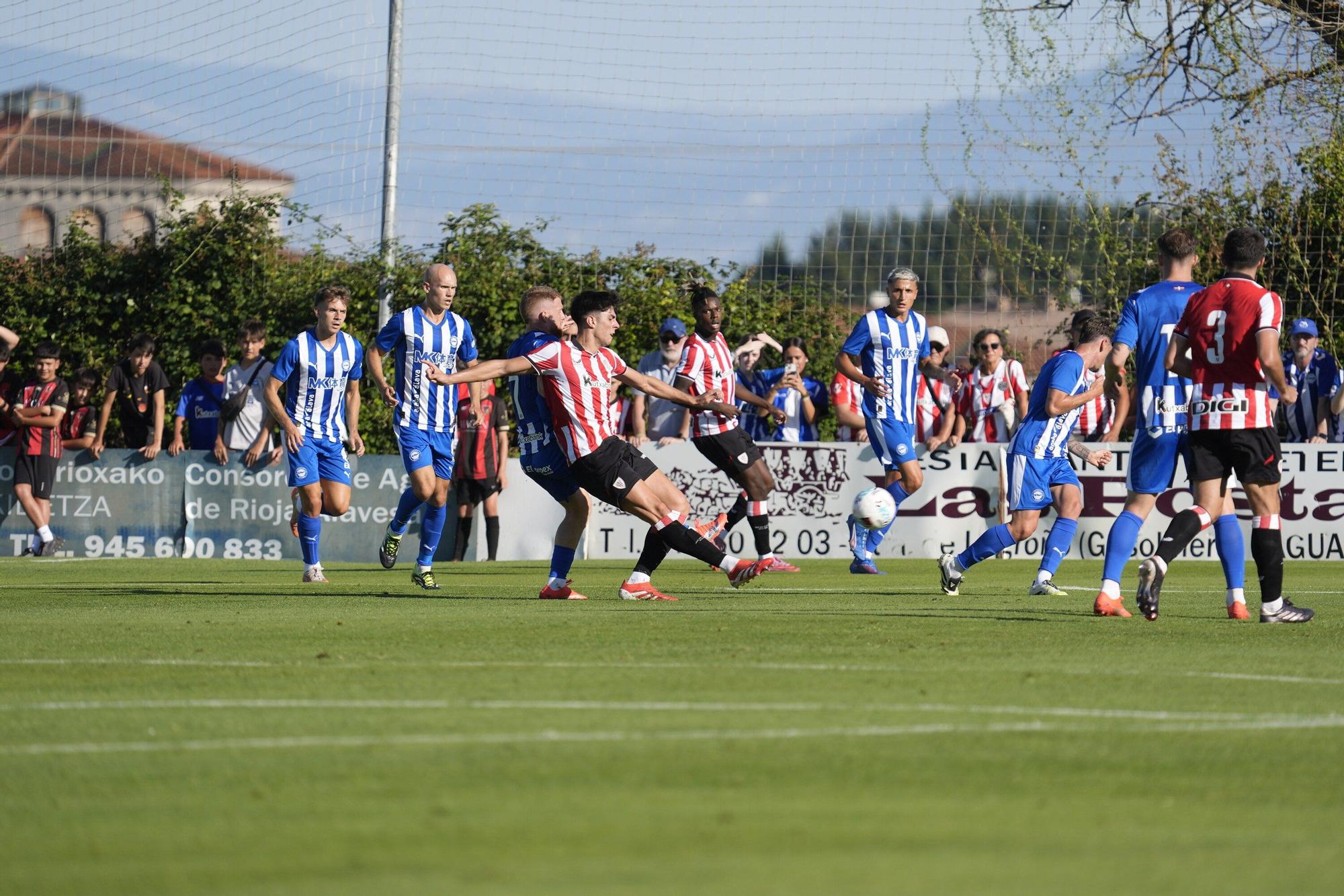 En imágenes: Ilusionante estreno del Alavés en Laguardia (1-0)