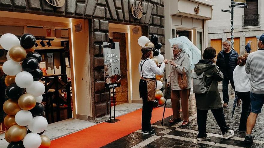 Lanzan huevos contra la tienda “Sabor a España” en pleno centro de Pamplona