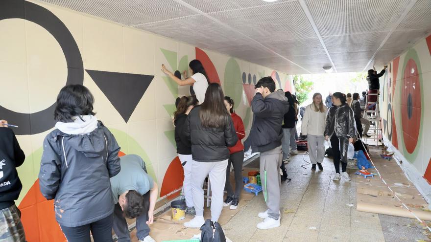 Los alumnos de IDarte renuevan el túnel de Teodoro Dublang