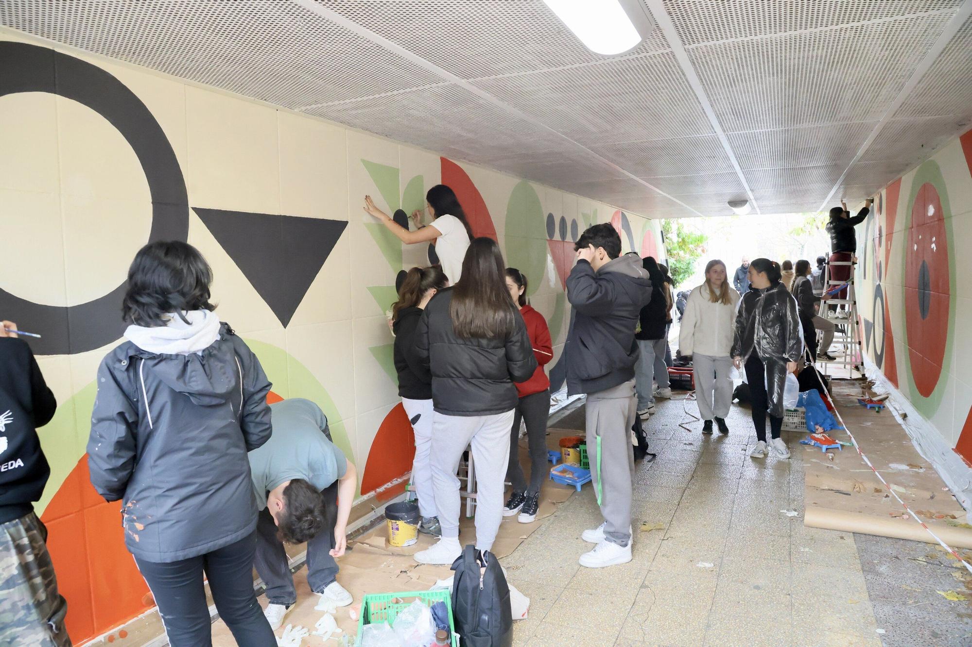 En imágenes: El túnel de Teodoro Dublang renueva su imagen gracias al alumnado de IDarte