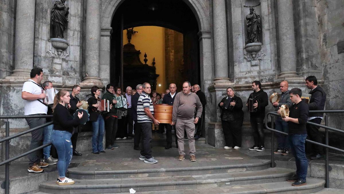 Errota&#039;ren agurrean, trikitiaren soinua presente egon zen.