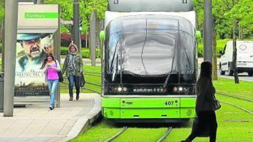 El tranvía vive hoy la primera jornada de los paros convocados
